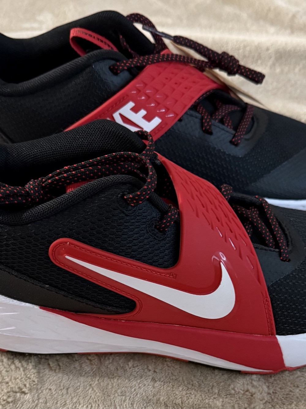 Nike Team Hustle D 11 Black & Red Girls US 5.5Y NWT